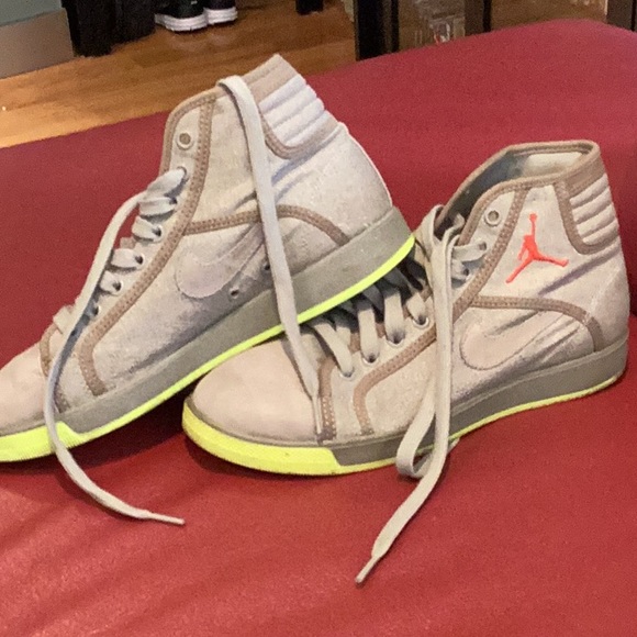 Jordan hi-tops - Picture 6 of 6